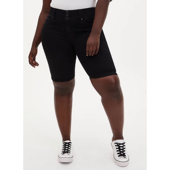 BNWT Torrid Super Soft Black Jegging Bermuda Short - Picture 1 of 7